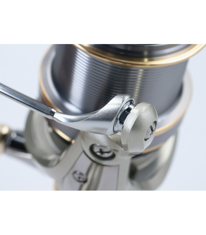 Daiwa 20 Emblem Surf Light 35 SCW QD-P