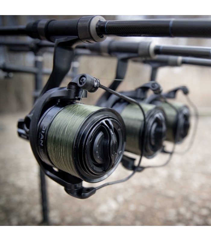 Okuma Obsidian Carp Whit Spare Spool